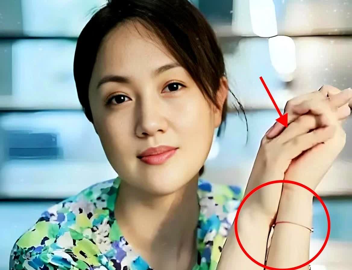 李乃文问朱媛媛：“你为啥选了辛柏青不选我？”辛柏青插话：“你有我帅吗？”朱媛媛笑