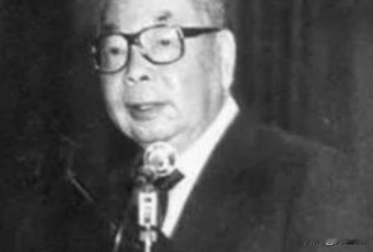 蒋介石刚咽气，宋美龄就想独揽大权，没想到蒋经国一句话，就逼得宋美龄连夜逃往美国…