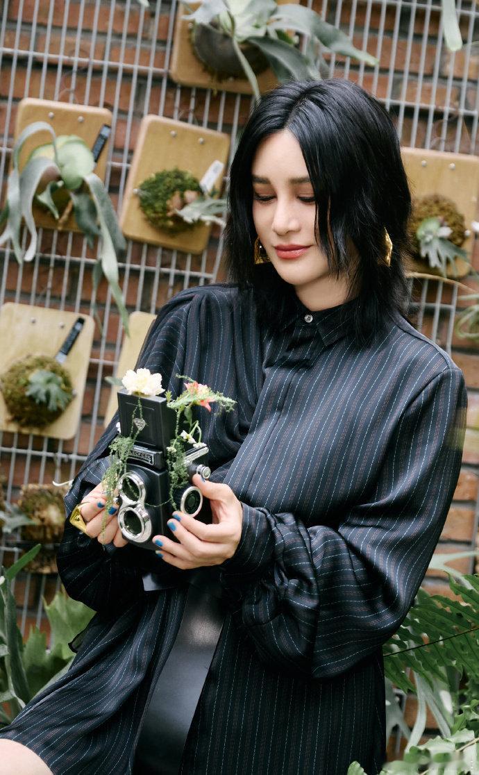 尚雯婕工伤尚雯婕属实是用心又心累，面对表现欠佳的选手不绕弯子，直接点出演唱中的