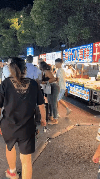 “请记住，这里是中国”！浙江义乌，两名外国人吃饭逃单，被拦截后拒不承认，老板霸气
