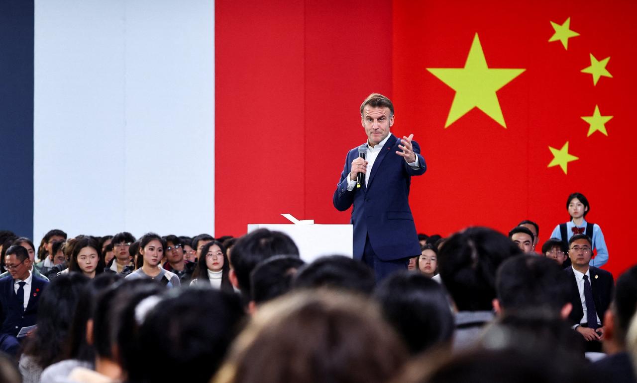 马克龙说，他这次来中国，只有一个遗憾。“时间过得太快了。”这话是他在四川大学