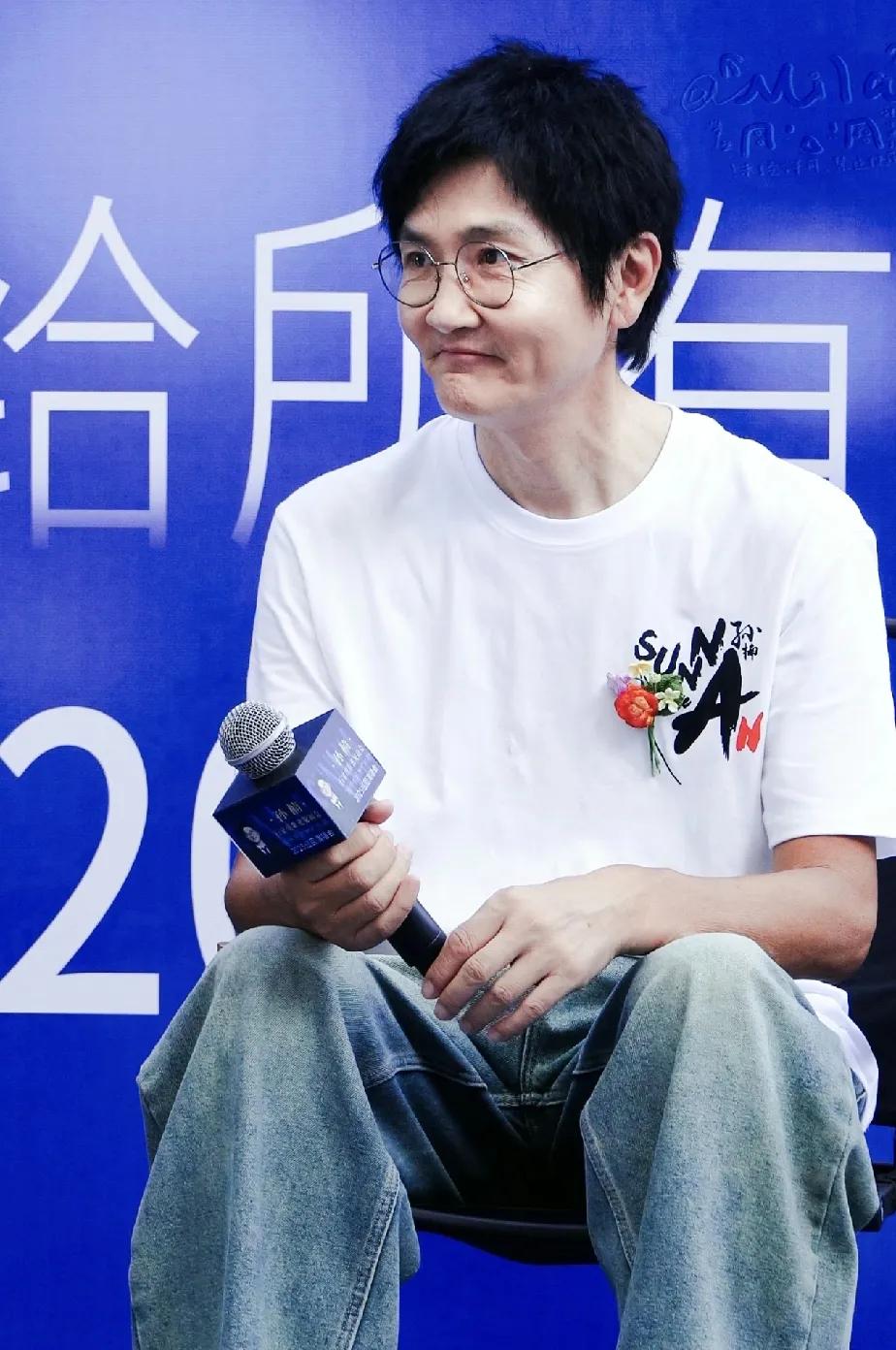 这才是真实的孙楠，看了之后觉得，没事还是不要过度减肥[笑着哭]稍微胖一点点也