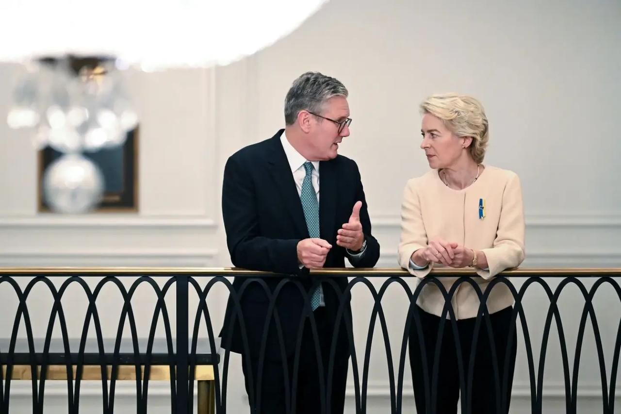 【斯塔默联手冯德莱恩，对俄资产的“致命切割”与西方内部分歧】12月13日，英国