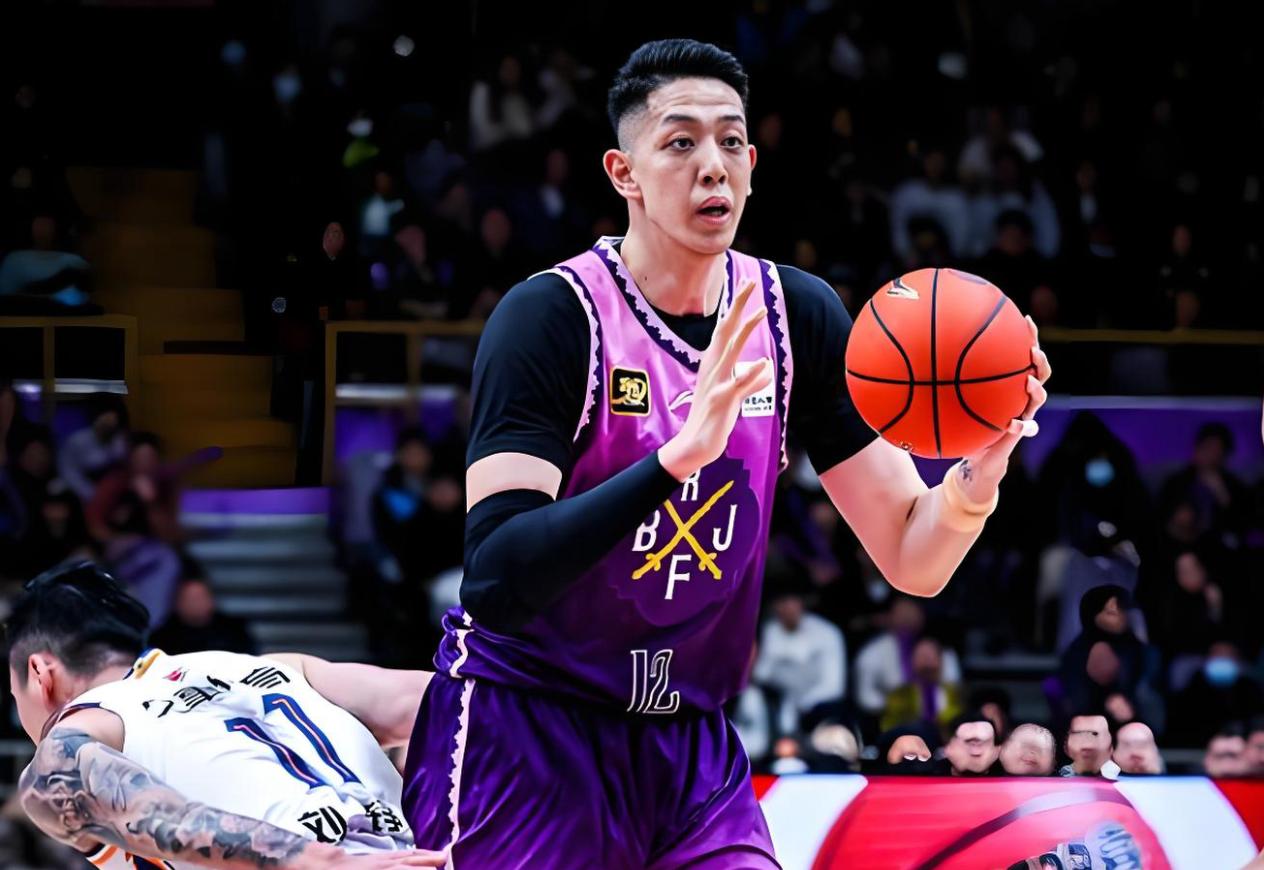 600万顶薪，13分钟5犯离场，球迷：真对不起高工资CBA常规赛又现名场面！北