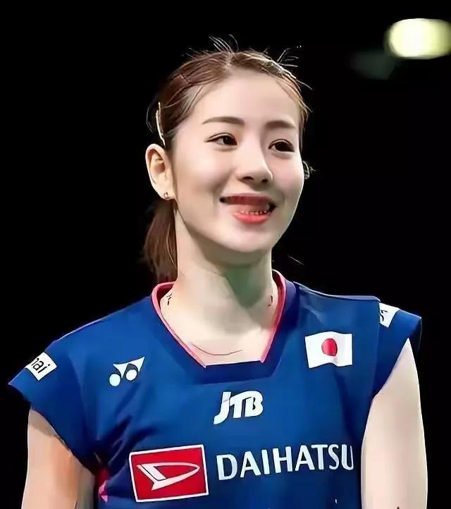 志田千阳是日本和尚的女儿。日本和尚富啊，妥妥的有产阶级。有祖传家庙，还可以吃肉喝