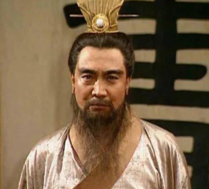 1990年，王扶林拍《三国演义》，然而对于“曹操”一角定的是大明星李某，没想到李