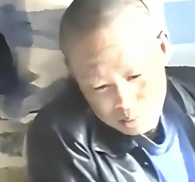 村民韩永波有一特殊癖好，那就是顿顿得吃蛇肉，还必须是新鲜现杀的，村里人都劝韩永波