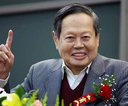 美国扣押钱学森，却放杨振宁回国，是杨振宁不重要吗？这个问题，钱学森其实早就回答过