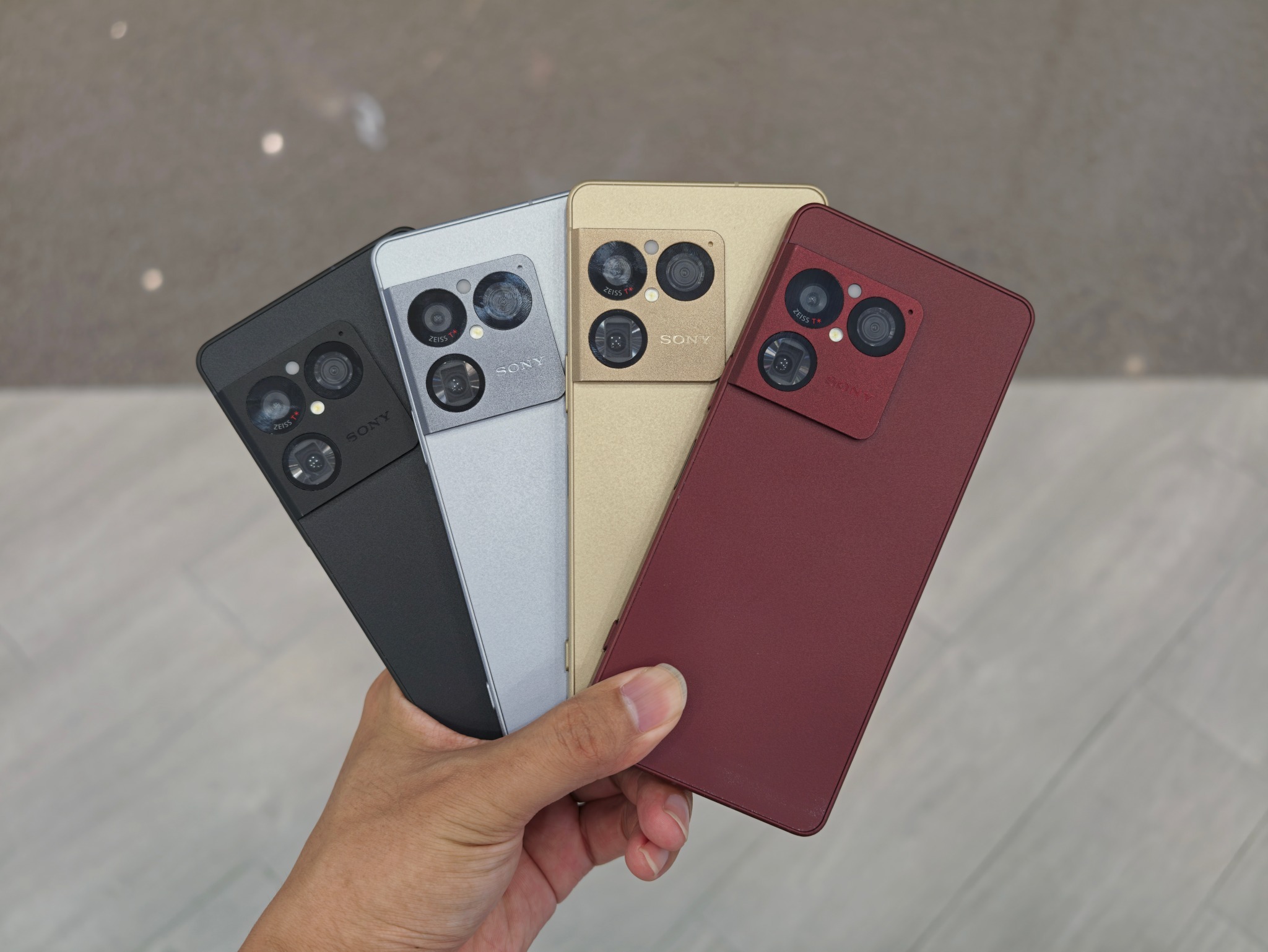 不远千里漂洋过海来看索尼Xperia1VIII，这个真机质感像极了小时候在火