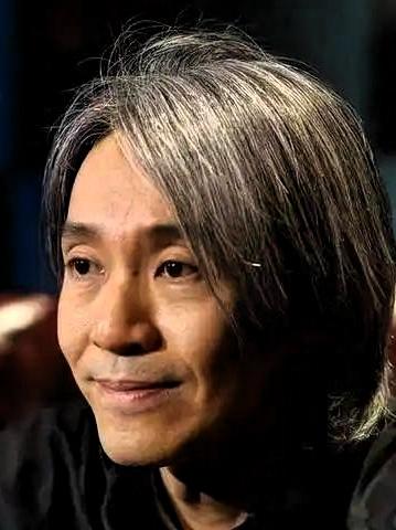 不查不知道，一查着实震惊。《功夫女足》斩获20亿票房，不少观众下意识觉得周星驰这