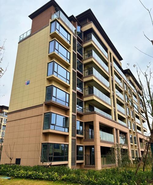 “房子白送，只要帮我还房贷！”昨晚，这条朋友圈让我瞬间清醒。别急着笑房东疯，他