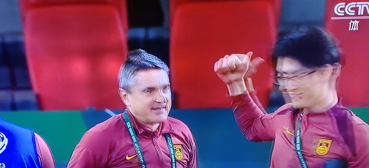 中国U23队缔造奇迹，在半决赛中以3比0完胜越南队，昂首迈进亚洲杯决赛。他们将于