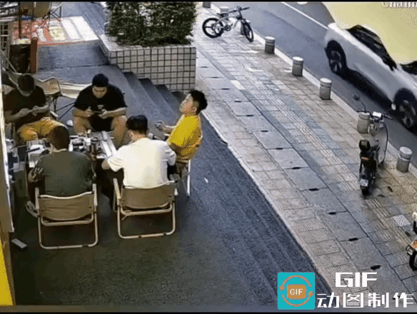 虽然摔了一跤，可是后面喝酒有的吹了