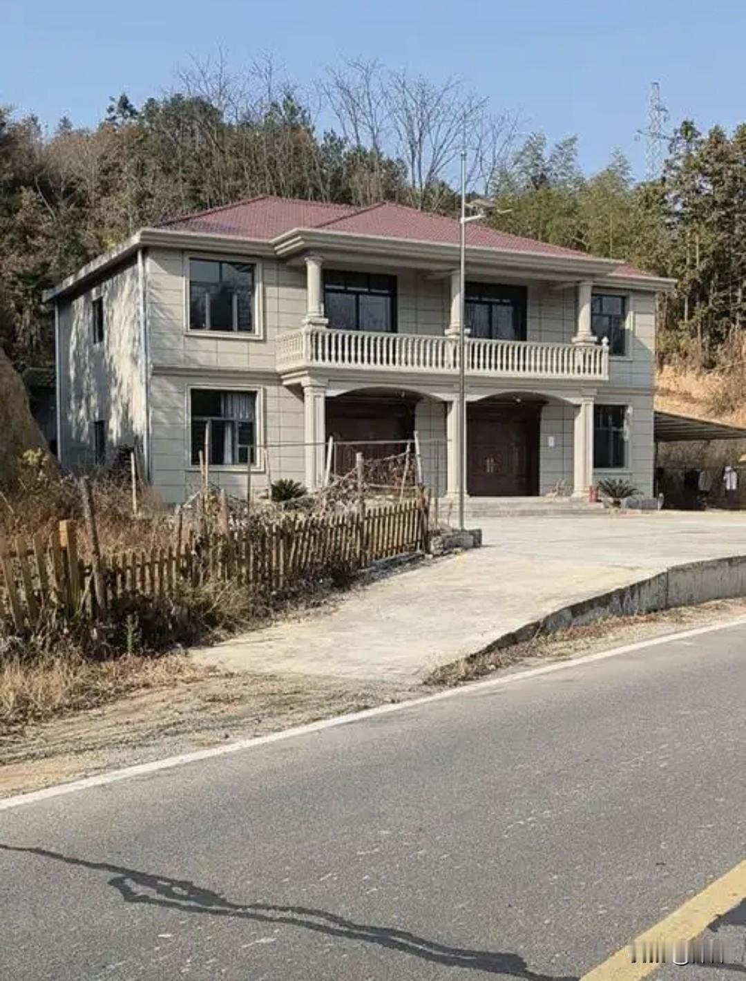 发现了吗？许多从农村出来的男人都有一个通病。昨晚下班回家，还没换鞋，老公就一