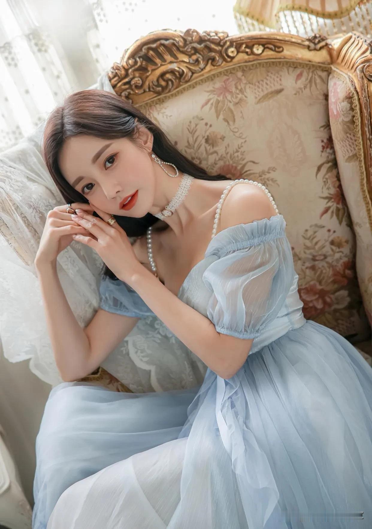 孙允珠定拍写真:安纳西城堡湖蓝靓丽珍珠礼裙孙允珠极品美图好身材性感女神珍珠细