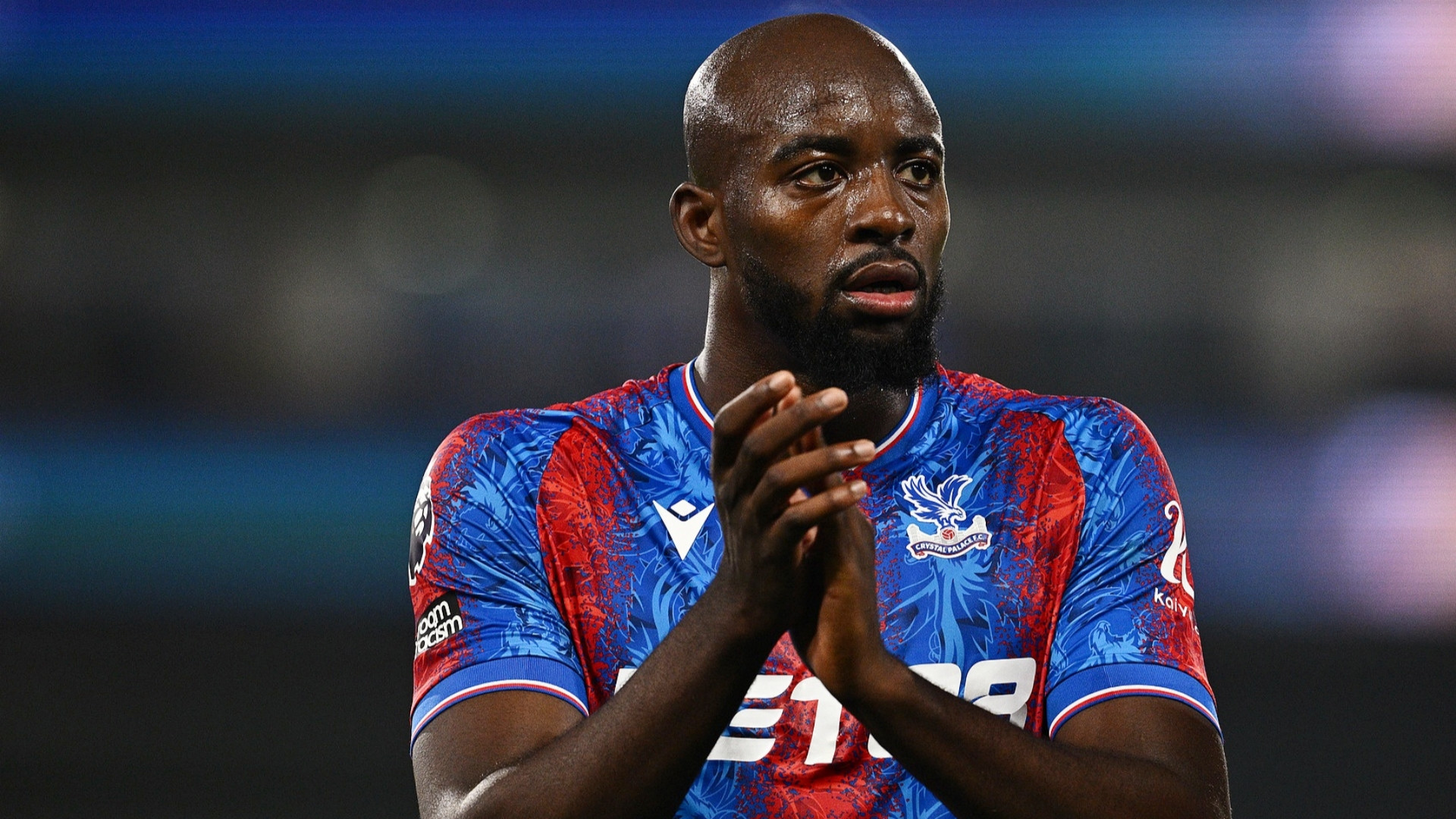 罗马诺表示：对于米兰的锋线，我们还在等待恩昆库的后续发展。米兰仍在关注马特塔，