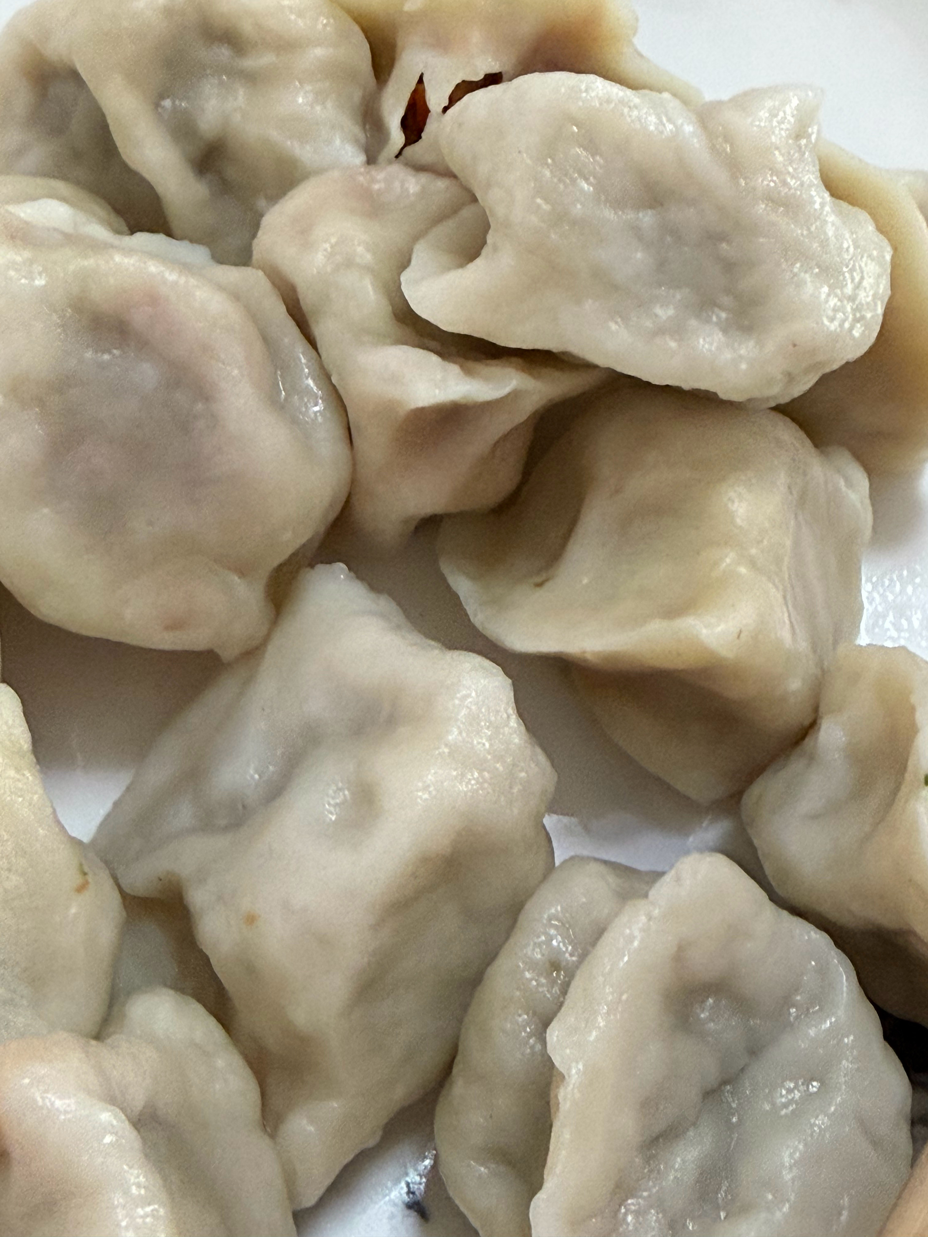 冬至今天吃饺子，你们吃啥？品相不太好，但是羊肉饺子，家里包的，非常好吃！