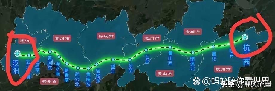 原来武汉和杭州的距离这么远,高铁长达700公里左右,大约2个半小时,这在以前是不