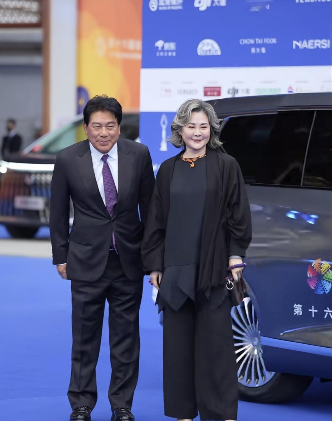 44年后再聚首！他俩曾经参加八十年代电影《牧马人》的拍摄，分别饰演男主角和女主角