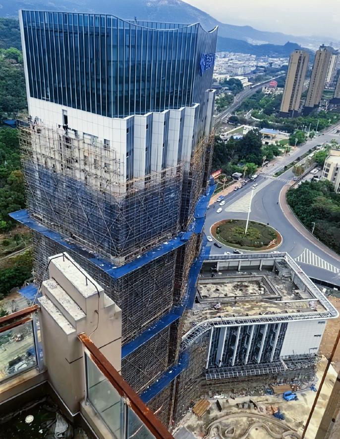 闽侯甘蔗镇首邑大厦最新进度。首邑大厦位于闽侯甘蔗街道闽江畔的原启航闽江1号酒