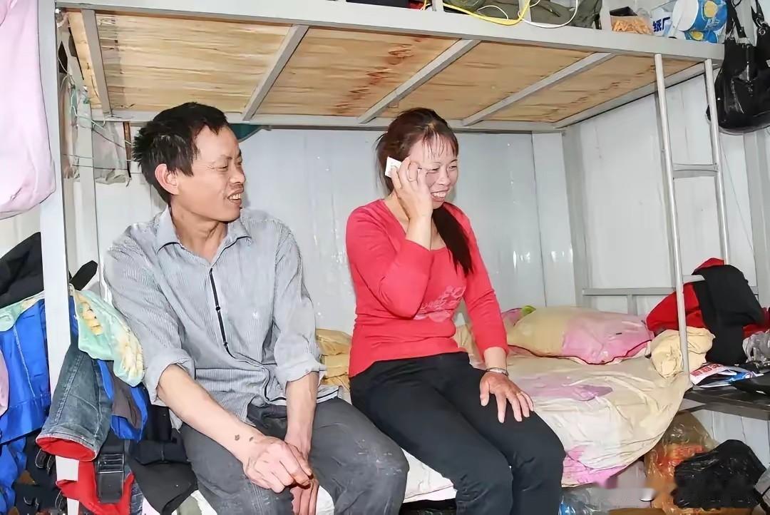 妻子去世后，岳母和我同住，她每月给我五千，让满足她每天的要求。​第一次收到转账