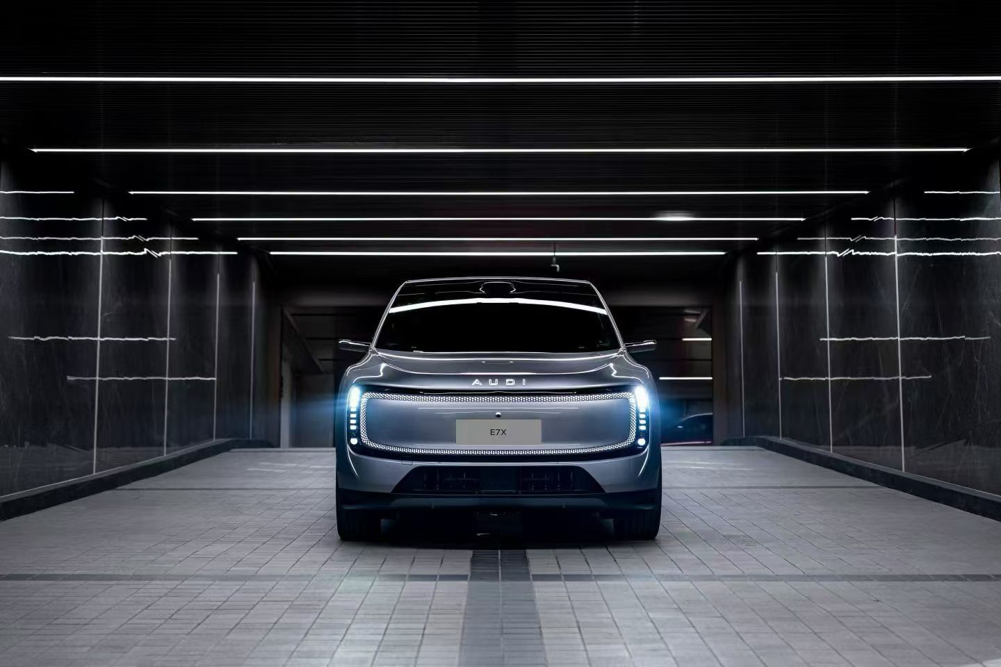 奥迪E7X，自从奥迪吃到了奥迪E5的甜头后，又出了SUV车型，不过确实非常好看，