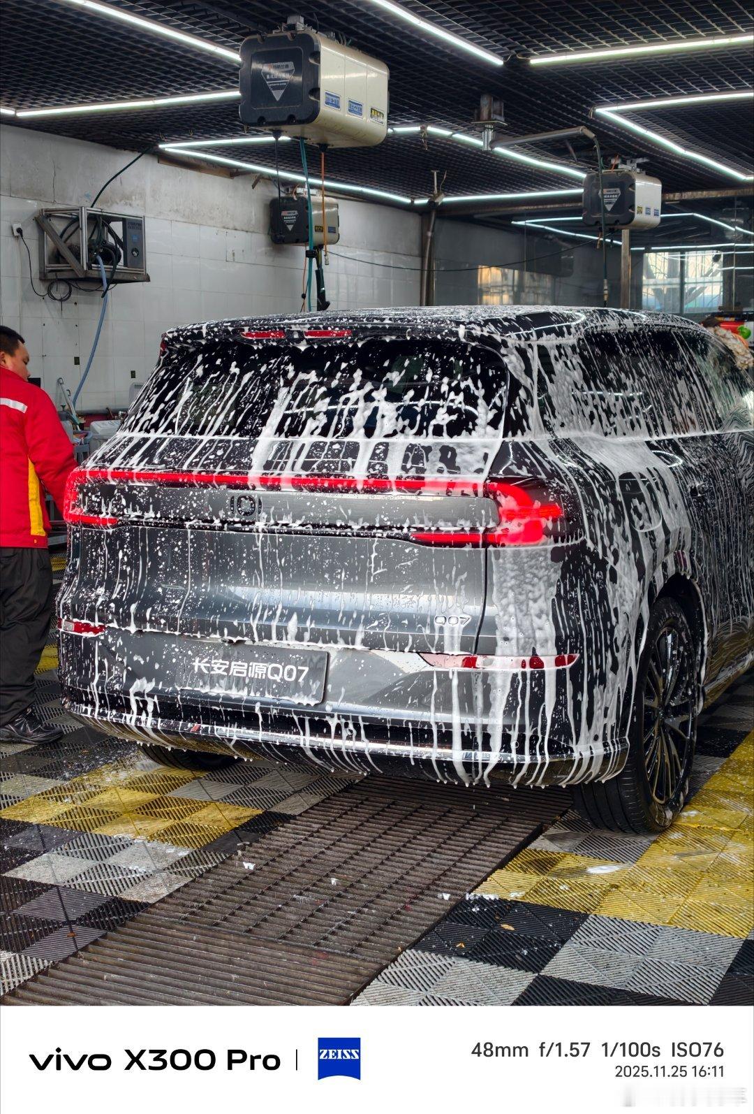 又是给车洗香香的一天