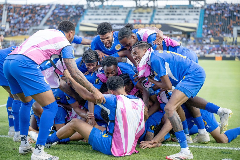 世预赛北美区，库拉索0-0战平牙买加，以12分力压对手获得小组头名，历史首次晋级