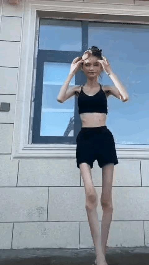 年轻女士们总是担希望自己的身体瘦一些，但是太瘦了的确不好看。