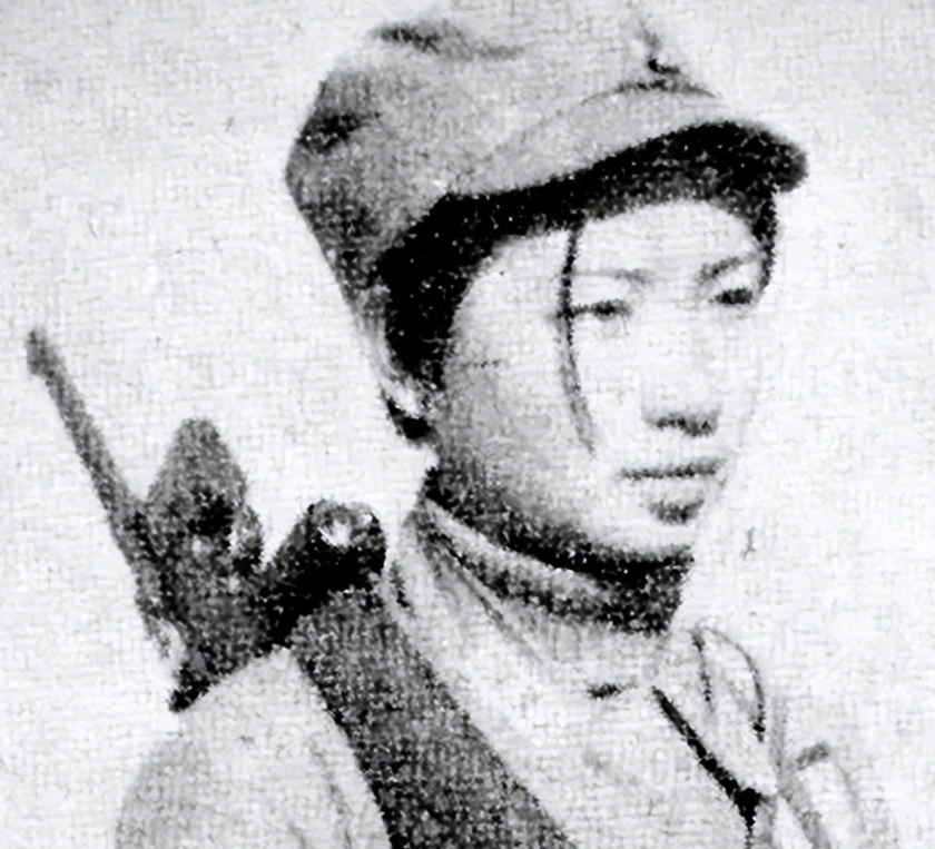 1939年，女战士肖影被日军抓获。被拷打得奄奄一息时，“啪啪”，一个“汉奸”上前