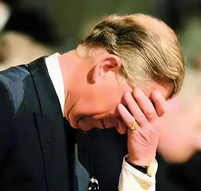 查尔斯是真糊涂，戴安娜要的是一丝丝温柔，奈何她不懂！戴安娜有如此结局，查尔斯有