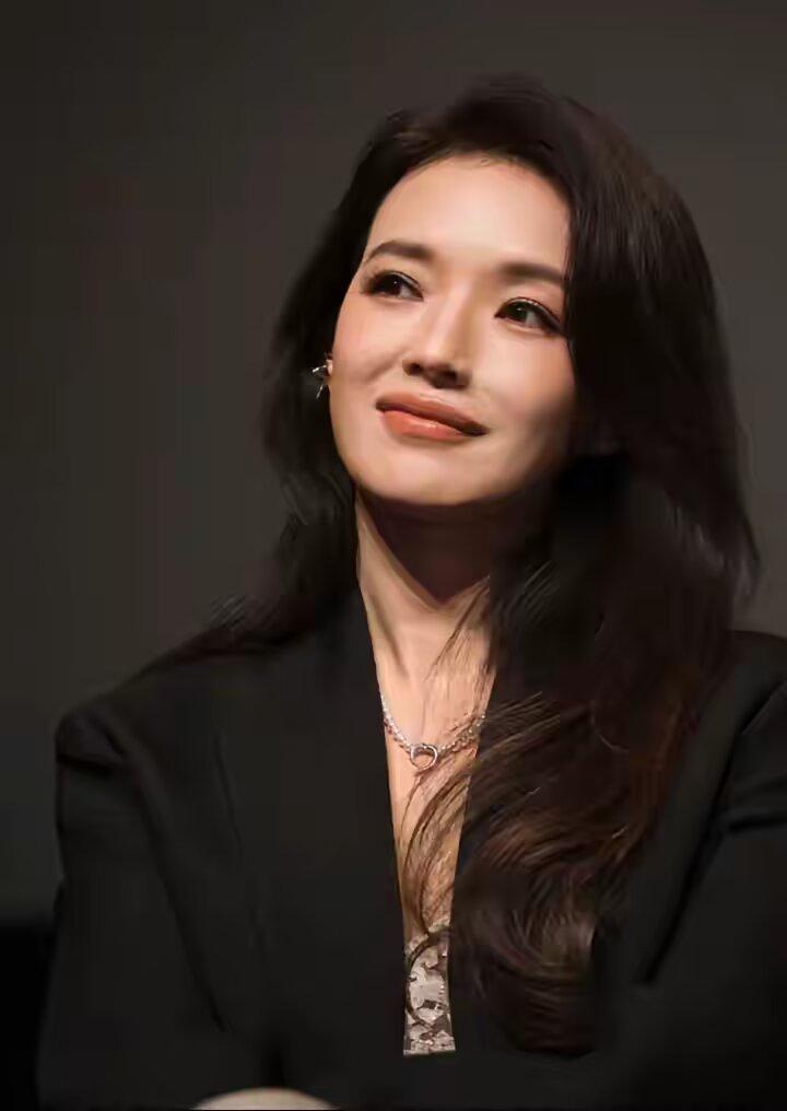 一个人的好运，是从哪里来的？一双会笑的眼睛，不讲负能量的嘴，不听是非的耳朵