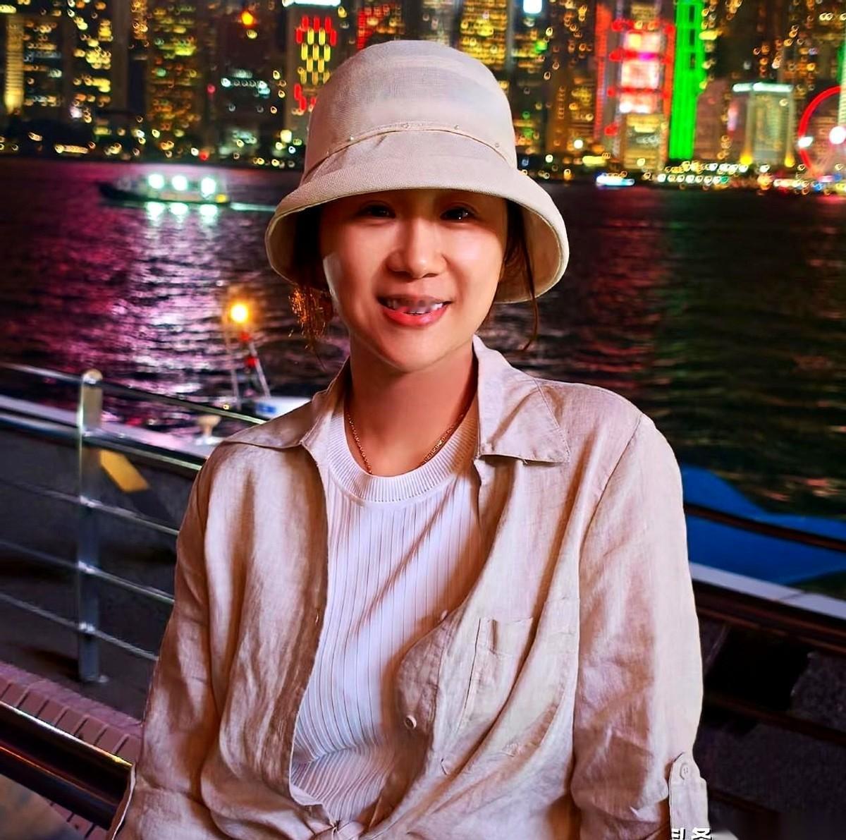 刷到傅首尔照片，我第一反应是，假的吧？P的吧？再一看，哦，是真的瘦了三十多斤。
