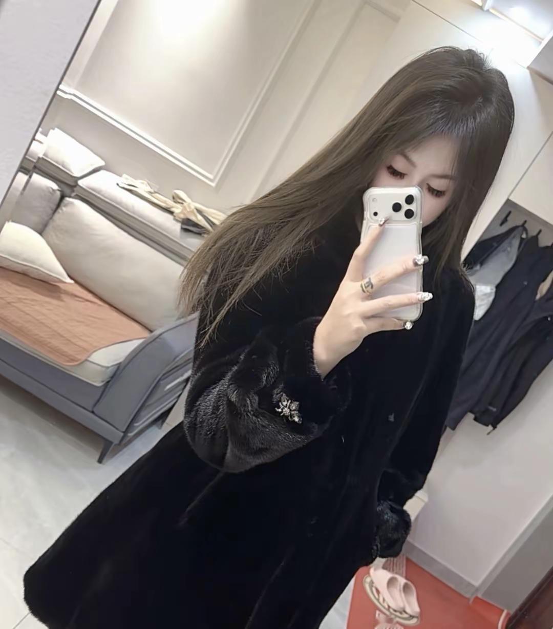 一万多买的别人都不穿我也不好意思穿！