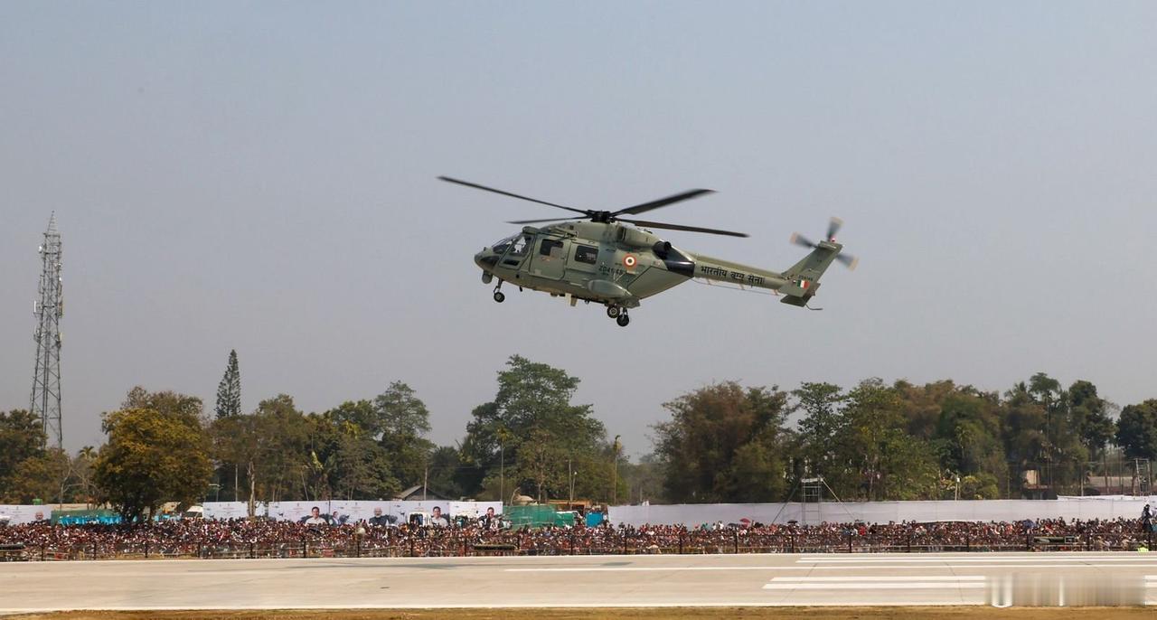 据印度媒体报道，2月14日印度总理莫迪搭乘印度空军C-130运输机直接降落在阿萨