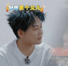 连试两次都以宝宝哭闹收场，苏醒眼里的失落快溢出屏幕了。建议节目组下次给他安排个“