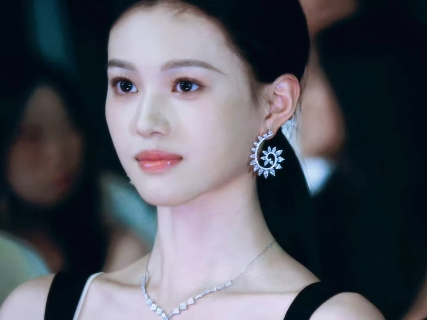 沈羽洁高个洋气漂亮的00花​​​