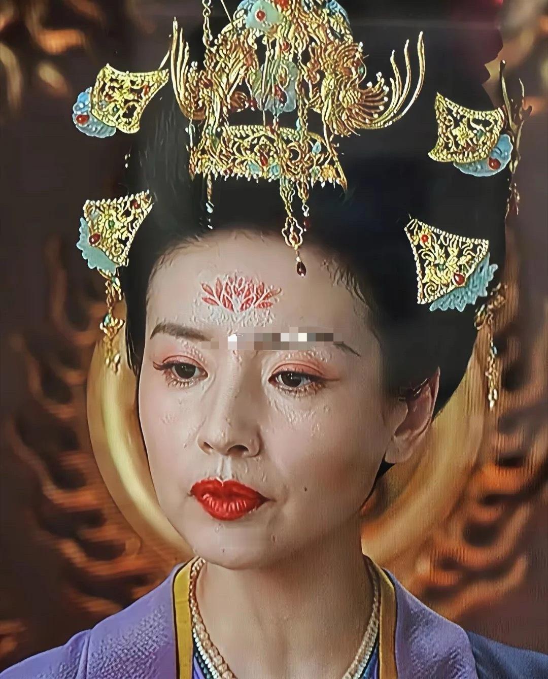 这真的不是恶意丑化，为什么非要拍这么近，把毛孔拍这么粗糙
