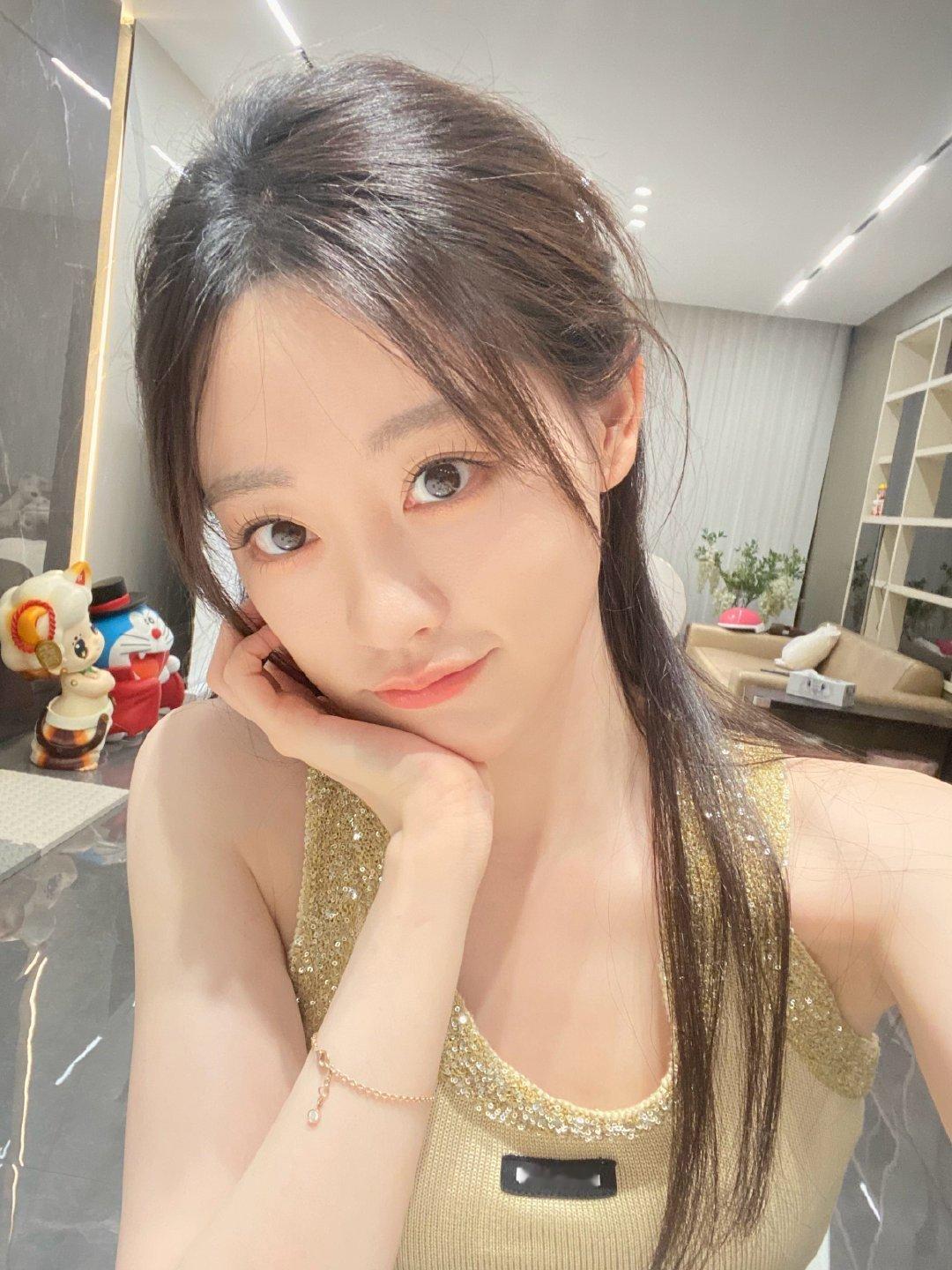 这跟和祝绪丹谈恋爱有什么区别非遗晚会的宝藏路透！挥手报备的日常甜度满分，夸vl