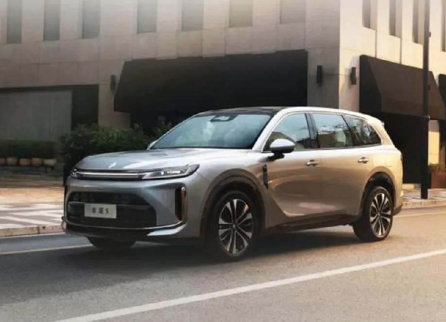 目前，标配华为乾崑智驾的主要车型：（1）深蓝系列（2）问界系列（3）华