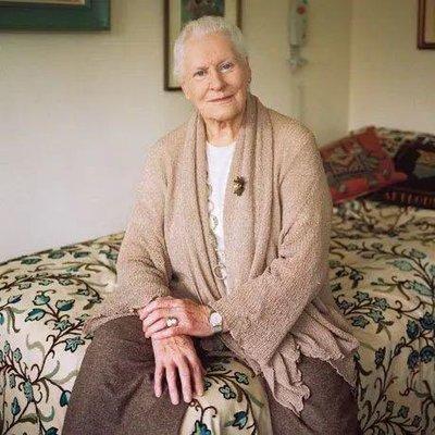 101岁英国未婚女编辑，临终前留下的告诫，引人深思！她说：一个女人最大的“靠山”