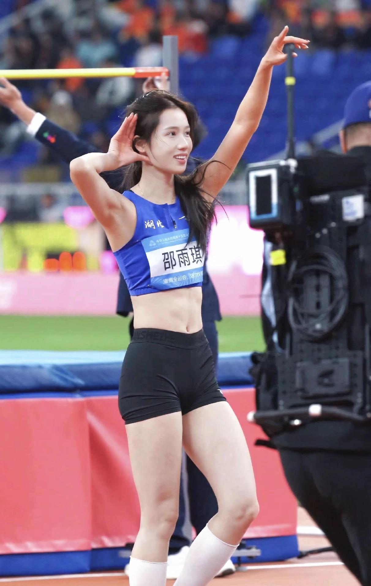 关于跳高的邵雨琦我查了一下不查不要紧，一查给我干沉默了不敢相信，她不然是这样