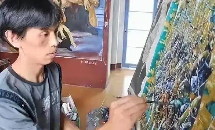 湖北仙桃农民熊庆华，他一个手脚齐全的大老爷们，猫在漏雨破阁楼里死磕了10年。