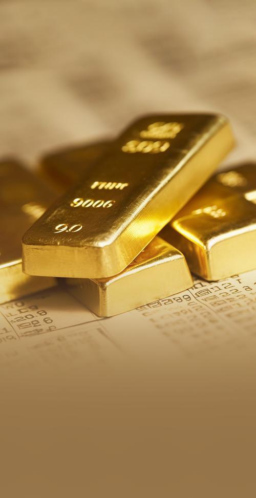 金价要冲破1万美元，要不要多买点？昨儿个家族群里炸锅，都在转一条消息：有分