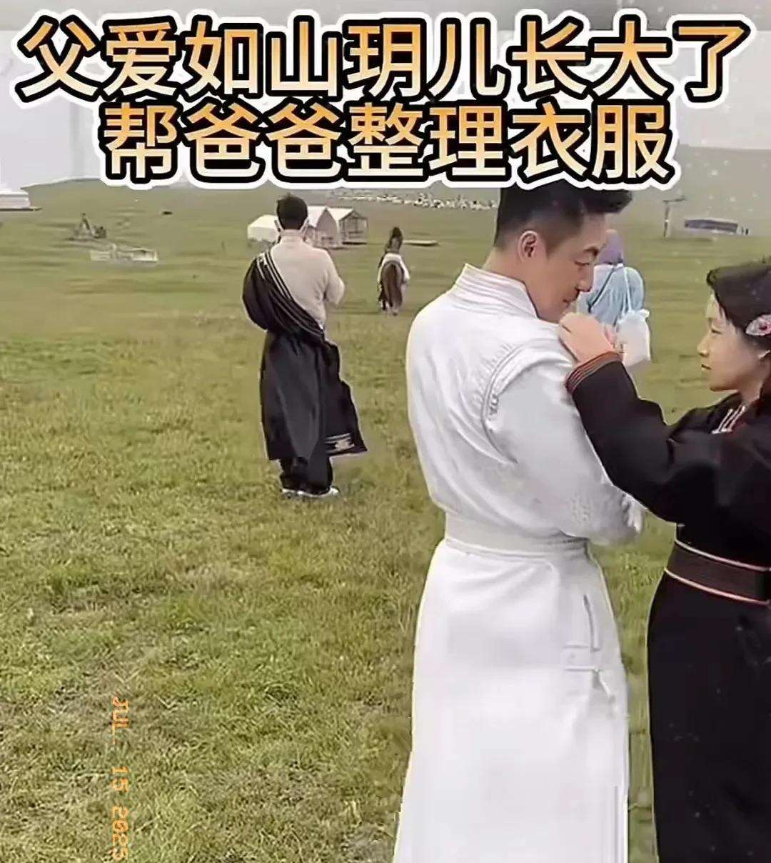 汪小菲带娃去草原，女儿帮他扣衣服的视频让网友感动，离婚七年后他现在过得怎么样汪