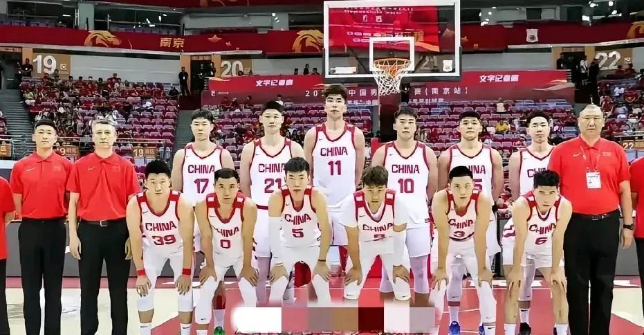 “郭四强″与“赵拿牌″，中国男篮亚洲杯目标，你更认同哪个？赵睿:中国男篮亚洲杯
