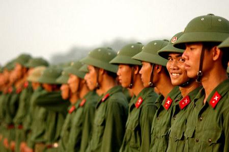 中国不该高诂的国家：美国、韩国、印度。中国不该低诂的国家：日本、越南、菲律宾。