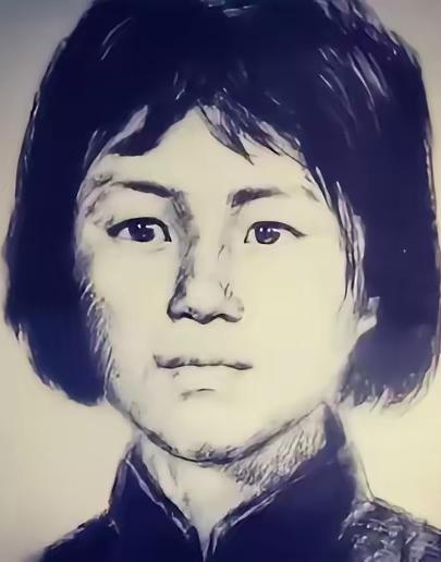 枪毙前，她突然往嘴里塞了一大把生黄豆。腮帮子撑得老大，跟含着两块石头似的。