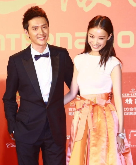 2012年，24岁的倪妮爱上了34岁的冯绍峰，两人同居3年，倪妮努力