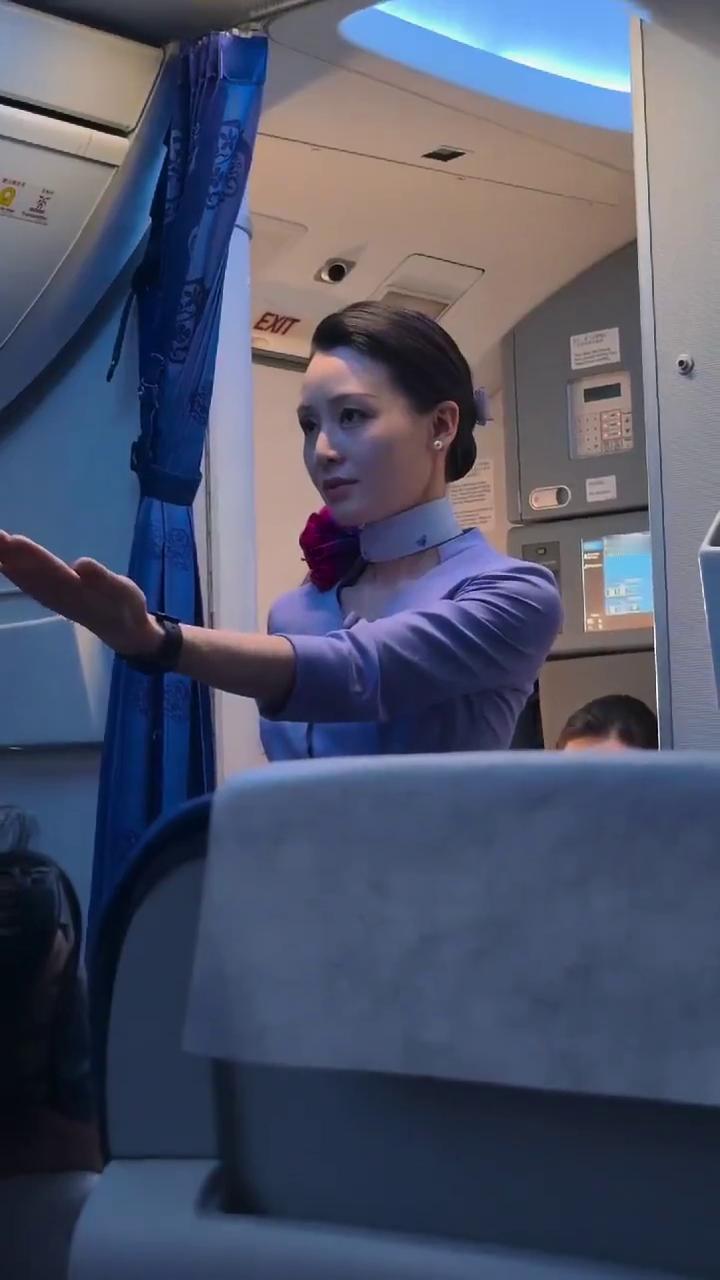 壮步上，往后，四指向前。